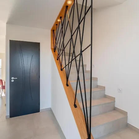 Avec Piscine Exterieur Villa Saint-Genies-de-Malgoires