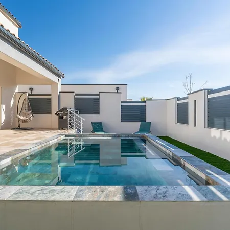 Avec Piscine Exterieur *