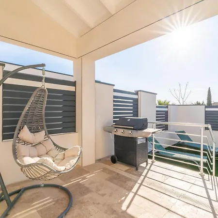 Avec Piscine Exterieur فيلة Saint-Genies-de-Malgoires