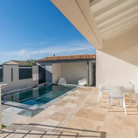 Avec Piscine Exterieur *